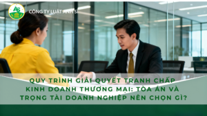Luật sư thương mại đang tư vấn cho doanh nghiệp về phương án giải quyết tranh chấp hợp đồng tại văn phòng.